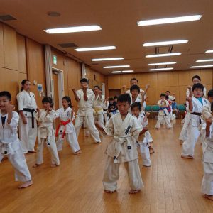 毎週日曜日14時から空手クラスがスタートします！